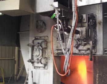 安裝在回轉(zhuǎn)窯上的PYROINC380LF, 帶自動進(jìn)出機(jī)構(gòu)